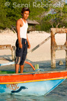 Els habitants de Gili Meno solen dedicar-se en la seva majoria a la pesca i l'agricultura, encara que el sector turisme també està en auge. Un pescador de la zona. Gili Meno.