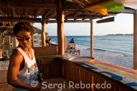 En el noroeste de la isla se encuentra el Café Diana, el mejor lugar donde ver las magnificas puestas de sol mientras se saborea un cóctel o un sabroso pancake de coco. Gili Meno.