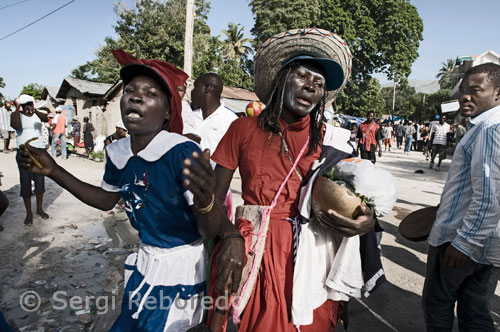 Some consult with hougan (priests) or mambo (priestess) by the belief that they are possessed by some of the loas, deities of voodoo. the hougan and mambo are responsible for the direction of worship, top leaders of the altars dedicated to the saints, while "are interpreters of the will of the loas." There is an almost unlimited number of Iwas, each with distinct characteristics covering sacred numbers, colors, days, food and ritual objects.