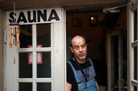 Helsinki. Sauna Arla, one of the few remaining old public saunas in the city, at the corner of an apartment block in the district of Kallio, Helsinki response to Dalston. There are stairs artists studios, and a growing clientele hip. Anu, a journalist who we meet there, says that after years of disgrace, public saunas are becoming fashionable again:. "People who have in their apartments, but is becoming very popular as a social thing new "