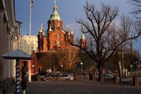 Hèlsinki. La Catedral Uspenski (finès, Uspenskin katedraali, suec, Uspenskij-katedralen, rus,??????????????, Uspenskij suborn) és una catedral ortodoxa a Hèlsinki, Finlàndia, dedicada a l'advocació de la Dormició de la Verge Maria. El seu nom ve de la paraula uspenie, que signfica Dormició. La catedral va ser dissenyada per l'arquitecte rus Alexey Gornostaev (1808-1862), encara que es va aixecar després de la seva mort entre 1862 i 1868. La capella de la cripta rep el nom del sant Alexander Hotovitzky, que va servir com a vicari de la parròquia ortodoxa de Hèlsinki entre 1914 i 1917.