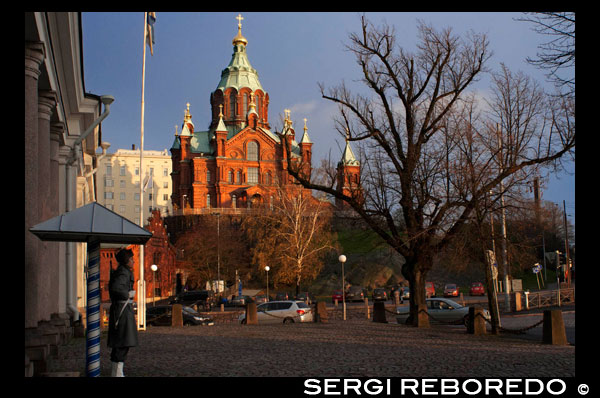 Helsinki. Uspenski Cathedral (Finnish, Uspenskin katedraali, Swedish, Uspenskij-katedralen, Russian??????????????, Uspenskij bribes) is an Orthodox cathedral in Helsinki, Finland, dedicated to the worship of the Dormition of the Virgin Mary. Its name comes from the word Uspenie that signfica Dormition. The cathedral was designed by the Russian architect Alexey Gornostaev (1808-1862), but after his death rose between 1862 and 1868. The chapel in the crypt of the saint called Hotovitzky Alexander, who served as vicar of the Orthodox parish of Helsinki between 1914 and 1917. The building stands on a hill on the peninsula Katajanokka rising over the city. In the back of the cathedral, a memorial plaque remains of Tsar Alexander II, who was the Grand Duke of Finland during the erection of the building. It is the main temple of the Finnish Orthodox Church in the Diocese of Helsinki. The Uspenski Cathedral is considered the largest Orthodox church in Western Europe. According to 2006 data, more than 500,000 tourists visited the Uspenski church.