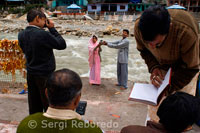 Gangotri, l'origen del riu Ganges i el seient de la deessa Ganga, és un dels quatre llocs en el circuit de peregrinació Char Dham. El riu es diu Bhagirathi a la font i adquireix el nom de Ganga (Ganges) de Devprayag partir de la seva confluència amb el Alaknanda. L'origen del riu sagrat es troba en Gaumukh, situat a la glacera de Gangotri, i és una caminada de 19 km de Gangotri. Gangotri es pot arribar en un dia de viatge de Rishikesh, Haridwar o Dehradun, o en dos dies a partir de Yamunotri, el primer lloc al circuit de Char Dham. Més popular i important del seu lloc de la germana, a l'est; Gangotri També es pot accedir directament amb cotxe i autobús, el que significa que veu molts pelegrins més de Yamunotri.