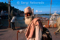 One of the most famous and most visited sites of Haridwar; Har ki Pauri is considered as one of its five main holy sites. Har ki pauri is believed to be the exit point of the river Ganges from the mountains and its entry into the plains. A dip in the holy water of the ghat is said to relieve a person of all his sins. The place is surrounded by some ancient and some newly build temples. Throughout the year; religious rituals like 'upanayan' or the initiation ritual; 'mundan' or the head tonsuring ritual; 'asthi visarjan' or immersion of the ashes of the dead and 'shraddha' or prayers appeasing one's ancestors take place here.