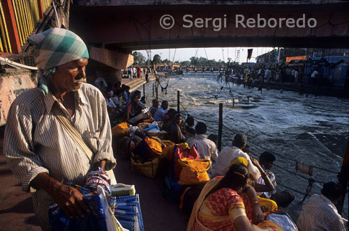 INDIA CROSSING THE RIVER GANGES One of the most famous and most visited sites of Haridwar; Har ki Pauri is considered as one of its five main holy sites. It is believed to be the sacred place where Lord Shiva and Lord Vishnu; two great Hindu Gods; appeared in the Vedic era. This place is considered equivalent to the Dashashwamedh Ghat in Banaras; in religious terms. It is also said that Brahma; the Hindu God of Creation; performed a yagna at the Har ki Pauri. The ghat is also said to have the holy footprints of Lord Vishnu.