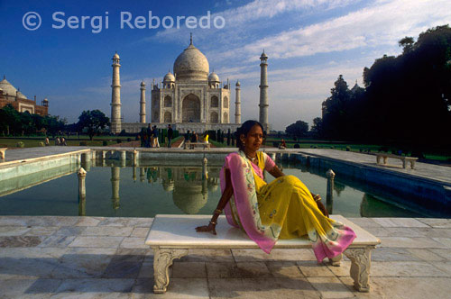 INDIA CROSSING THE RIVER GANGES Ourside Taj Mahal. The Taj Mahal is a wonderful piece of art. The beauty of the Taj Mahal is not limited to just the outside view but the art works and carvings inside the Taj Mahal are even more beautiful and fascinating. If one says that the works in Taj Mahal interiors are no less than jewellery; it is not exaggeration! The works and decorations inside the Taj Mahal are so exquisite that there is hardly any space for criticism. They epitomize perfection and beauty. As soon as one enters the monument; one can see an elevated central chamber below which is the burial chamber. Four octagonal rooms in each corner surround the crypt. There are two levels in the Taj Mahal that consist of eight rooms each. These rooms were to be used to bury other members of the royal family. The crypts of Shah Jahan and Mumtaz Mahal lie side by side with the heads facing in the direction of the holy city of Mecca. They are decorated beautifully with inscriptions from the holy book of Muslims; The Quran and once were studded with semi-precious stones and gems. A masterpiece inside the Taj Mahal is the marble screen or "Jali" that surrounds the graves. It has been intricately carved by artisans and is a delight to look at. It is carved so finely that it seems as though the screen is made up of fine cloth. The walls are intricately decorated with drawings like vines; creepers with flowers and other beautiful designs. At one point of time; these decorations had semi-precious stones and gems studded in them.