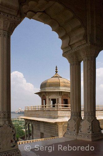 INDIA CROSSING THE RIVER GANGES The Red Fort and the Taj Mahal bear an exceptional and complementary testimony to a civilization which has disappeared; that of the Mogul Emperors. Agra's history goes back more than 2; 500 years; but it was not until the reign of the Mughals that Agra became more than a provincial city. Humayun; son of the founder of the Mogul Empire; was offered jewellery and precious stones by the family of the Raja of Gwalior; one of them the famous Koh-i-Noor. The heyday of Agra came with the reign of Humayun's son; Akbar the Great. During his reign; the main part of the Agra Fort was built. The citadel comprises a large number of fairy-like palaces: the Khas Mahal; the Shish Mahal; the octagonal tower of Muhammam Burj; as well as reception rooms: Diwan-i-Khas; built in 1637 and the many pillared Diwan-i-Am (Hall of Public Audience); constructed in 1628; under the reign of the luxury-loving Shah Jahan (1630-55). Within the palatial complex; there are two very beautiful mosques of white marble; the Moti Masjid or the Pearl Mosque; constructed in 1646-53 by Shah Jahan and the Nagina Masjid built under the reign of Aurangzeb (1658-1707). Several of the buildings are made from pure marble with beautiful carvings; all of these monuments mark the apogee of an Indo-Muslim art strongly marked by influences from Persia which already manifested itself in Timurid art. Emperor Shah Jahan; who built the Taj Mahal; was imprisoned by his son Aurangzeb in Agra Fort; from which he had a view of the building erected for his deceased wife. Shah Jahan is said to have died in the Musamman Burj; a tower with a beautiful marble balcony.