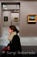 A tourist looks at the prestigious art gallery that is exposed at the Musée Fabre in Montpellier Agglomeration. The French city of Montpellier, Languedoc administrative capital, noted for its long cultural and historical tradition. Among its museums, is known as Fabre, which houses an important collection of paintings, and which dates back to the nineteenth century, when it began as a modest municipal museum with thirty works to his credit. In 1825, a painter from the region, François-Xavier Fabre, Prix de Rome in 1787, donated a lot of ancient and modern paintings, prints and drawings, making the Museum an important reference art collection. Over time, the Fabre Museum has been enriched with the largest number of works, and today is in transition and study, because it has a heritage of 1,800 paintings, 300 sculptures, 1,200 art objects and more than 4,000 drawings , all belonging to a period from the Renaissance to the actual.Hasta the 5th of June, and thanks to the BBVA organization, you can enjoy in Madrid (Palacio Marqués de Salamanca, Paseo de Recoletos, 10) of a selection of works from the museum, under the supervision of the director, Michel Hilaire, and Professor John J. Moon. Also, from June 15 to July 24, the exhibition will be open in the Exhibition Hall of the BBVA (Church St. Nicholas) in Bilbao.