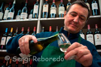 Propietari d'Aux Grands Vins, la millor botiga on trobar tots els deliciosos vins de la comarca. Millésime Bio 2012 Montpeller va néixer el 1993 gràcies a la iniciativa d'alguns viticultors de Llenguadoc-Rosselló (al sud de França) membres de l'associació AIVB-LR. El seu objectiu era, i continua sent, donar a conèixer als compradors de vi seus productes, així com les característiques de la nova anyada. Tot i que l'esdeveniment ha crescut notablement, encara es respira l'ambient distès dels seus orígens. Millésime Bio s'ha convertit en el saló mundial i professional dels vins resultants de l'agricultura biològica. Se celebra cada any a finals de gener (els anys imparells al Parc d'Exposicions de Montpeller i els parells en el de Perpinyà) sota una concepció una mica peculiar. Millésime Bio 2012 Montpeller saló mundial i professional dels vins resultants de l'agricultura biològica, se celebrarà aquest any novament a la ciutat francesa de Montpeller, entre els pròxims dies 23 al 25 de gener de 2012, a les instal.lacions del recinte firal Parc des Expositions de Montpeller, mostrant-nos les últimes novetats i tendències del sector.