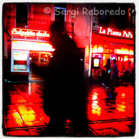 Nightlife with restaurants on the Place de la Comédie.