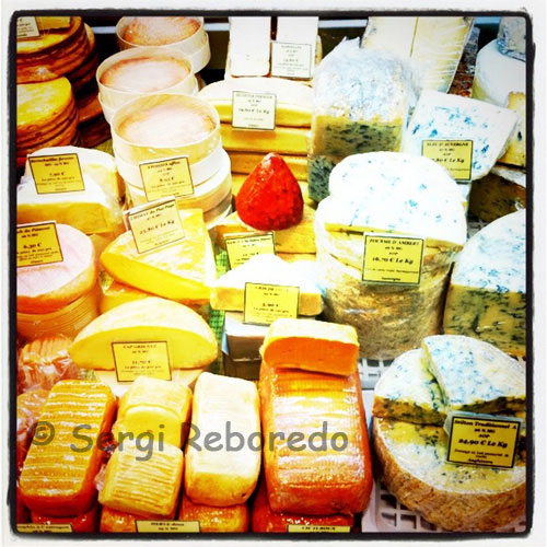 Wide selection of cheeses to be found in Montpellier.