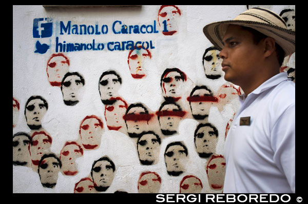 Manolo Caracol Restaurant. Ciudad de Panamá. Manolo Caracol lleva a los visitantes al casco de una experiencia gastronómica a la par con cualquiera que usted puede encontrar en una gran ciudad internacional. Con una extensa carta de vinos para acompañar su comida prix fixe, dejará satisfechos e impresionados. No hay un menú que se encuentran - una vez sentado, usted recibirá un desfile de pequeños platos llenos de mezclas eclécticas de los mejores y más frescos ingredientes. Delicias como sashimi de atún, el gazpacho andaluz con sorbete de pepino o, de postre, un merengue con helado de mandarina y crema fresca. La comida tiene una influencia española y no vegetarianos y aventureros amantes podrán disfrutar de la comida de la mayoría, pero hay algo para todo el mundo y el servicio y el ambiente son excelentes.