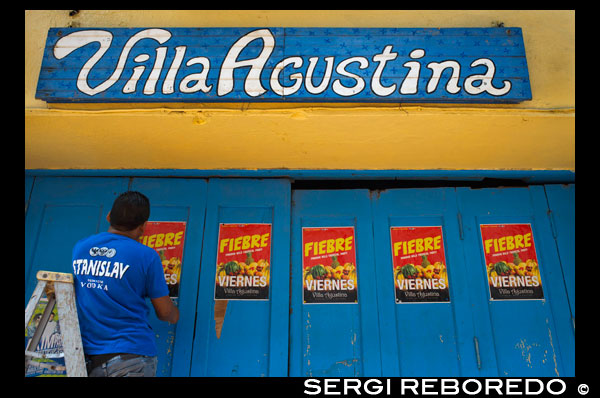 Panama Casco Antiguo Historic Town Panama City Central America old town houses. Casco Viejo (Spanish for Old Quarter), also known as Casco Antiguo or San Felipe, is the historic district of Panama City. Completed and settled in 1673, it was built following the near-total destruction of the original Panamá city, Panamá Viejo in 1671, when the latter was attacked by pirates. It was designated a World Heritage Site in 1997. Panama city was founded on August 15 of 1519 and it lasted one hundred and fifty-two years. On January 1671, the Governor Juan Perez de Guzman had it set on fire, before the attack and looting by the pirate Henry Morgan. In 1672, Antonio Fernández de Córdoba initiated the construction of a new city, which was then founded on January 21, 1673. This city was built on a peninsula completely isolated by the sea and a defensive system of walls. Today this place preserves the first institutions and buildings of the modern city of Panama. It is known as Casco Viejo (Spanish for Old Town).