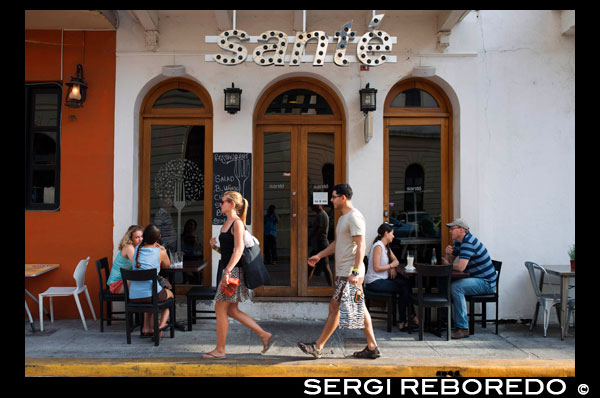 Panama, restaurant Santé in old town. Casco Antiguo Historic Town Panama City Central America old town houses. The food in Panama tends to be good and inexpensive and in Panama City, the range of restaurants is considerable. Prices vary enormously, as do the menus and conventions. But seafood is, of course, almost always a speciality. Corvina, a meaty white fish that tastes much like sea bass, seems to be one of the most abundant. The Chinese restaurants around the banking centre tend to be decent, too, since there is a growing Chinese population to support the best ones. But, take note: if you don't see Chinese inside, you are probably at the wrong place. Casco Viejo (Spanish for Old Quarter), also known as Casco Antiguo or San Felipe, is the historic district of Panama City. Completed and settled in 1673, it was built following the near-total destruction of the original Panamá city, Panamá Viejo in 1671, when the latter was attacked by pirates. It was designated a World Heritage Site in 1997. Panama city was founded on August 15 of 1519 and it lasted one hundred and fifty-two years. On January 1671, the Governor Juan Perez de Guzman had it set on fire, before the attack and looting by the pirate Henry Morgan. In 1672, Antonio Fernández de Córdoba initiated the construction of a new city, which was then founded on January 21, 1673. This city was built on a peninsula completely isolated by the sea and a defensive system of walls. Today this place preserves the first institutions and buildings of the modern city of Panama. It is known as Casco Viejo (Spanish for Old Town). 