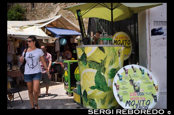 Snack bar of mojitos (Mojito Lemon) outside of Handicrafts market in old Panama City, Panama, Central America. A woman outside of the huge Mercado Nacional de Artesanias in Panama Viejo (beside the Visitor Centre) has handicrafts from across the country. There is a small YMCA Handicrafts Market in Balboa on Avenida Arnulfo Arias Madrid and Amador. Seller ice cold mojito. This has mostly Embera and Kuna clothing and arts and crafts. The Kuna Cooperative, which has Kuna handicrafts, is further east on Avenida Arnulfo Arias Madrid. Kids find this market fun as they can get the traditional bead bands fixed onto their arms and legs by the Kuna women (just like the Kuna wear them). There are many other handicrafts you can buy in Panama such as hand-woven baskets from the Embera Indians of the Darien jungle, which resemble the baskets made by Navajo Indians and tagua nut sculptures (tiny figurines carved from the native tagua nut). If you're looking for souvenirs, Casco Viejo and the Galeria de Arte Indigena near the French Plaza are worth visiting. Even the "Kuna Cages" in Balboa in the former American Canal Zone and the Balboa Artisans Market offer a huge choice of souvenirs. Both these markets are accessible by taxi.