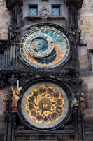 El Reloj Astronómico de Praga (en checo Starom?stský orloj), es un reloj astronómico medieval localizado en Praga, la capital de la República Checa, situado en 50°5′13.23″N 14°25′15.30″E. El Reloj se encuentra en la pared sur del ayuntamiento de la Ciudad Vieja de Praga, siendo una popular atracción turística. Los tres principales componentes del Reloj son: El cuadrante astronómico, que además de indicar las 24 horas de día, representa las posiciones del sol y de la luna en el cielo, además de otros detalles astronómicos Las figuras animadas que incluyen "El paseo de los Apóstoles", un mecanismo de relojería que muestra, cuando el reloj da las horas, las figuras de los Doce Apóstoles. 