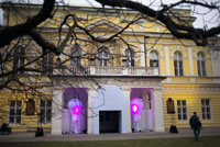 ofín Palace, beauty for the eyes and the soul. In this palace are made different samples of music, dance and drama involving orchestras and companies in the world. An ancient palace divided into different rooms, the Great Hall, Hall, the Lord Mayor Hall, Small Hall and the King's Hall. Intended for different types of events, as this former palace can be rented for private events. The rooms have an exquisite and of high artistic value as the ceiling of the Great Hall, which is great because it really holds up to 800 guests and more than 1000 for a buffet. In the lobby, the rose windows and archways and windows make the most beautiful place for a short reception. The Lord Mayor Hall is a charming living room with golden tones and connects to the Great Hall. On the other hand the Small Hall is a sober lounge for a social occasion, your floors and walls recall the halls of fairy tales.