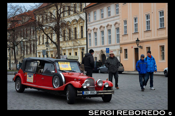 Prague Tours vintage car. A couple of agencies ofecen a tour around the city aboard vintage Czech cars that date back to the late 1920s and early '30s. There are different points throughout the city where you can access these cars, the tour depart depending on availability or if you request it, provided they are a sufficient number of people. The tour lasts approximately 40 minutes. The 3 Veterans have a fleet of Small Prague and the first Škoda, all date back to the early years of the 30s of the last century. The parts of the city in which you can start the tour are: Staré M? Sto in Ryti? Ská in Malé nám? Stí and the point of contact between the Pa? Íská and Starom? Stské nám? Stí, and in Malostranské nám? stí in Malá Strana. Website: www.3veterani.cz, Price: 1200 CZK per car (€ 49.5). With the "Old Timer History Trip" (tour of the ancient period) can explore the cobbled streets of the city in a Small Prague Prague 1928 or a 1929 Alfa. Access points for these cars are in Staré M? Sto in Malé nám? Stí, in Karlova and Malostranská nám? Stí in Malastrana. You can also do a night tour with the duration of two hours (from 1890 CZK -78 EUR). Website: www.historytrip.cz; Price: 1-2 people 950 CZK (39 EUR), 3-6 persons 1300 CZK (€ 53.5).