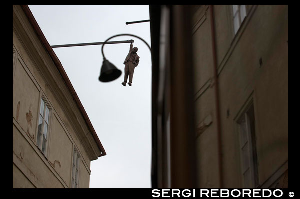 The Hanged Man in Prague. "Hanging out" is a sculpture of Sigmund Freud, made by Czech sculptor David? Erný. With its provocative style,? Erný is a political artist whose intention is definitely surprising. This popular sculpture is exhibited also in Madrid, London, Berlin, Rotterdam and the United States (Chicago and Michigan). Its meaning: "the human condition in relation to our need to make conscious decision to live life or let it go".