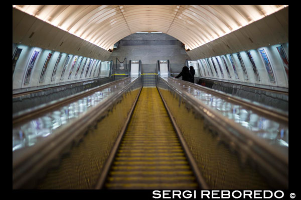 Un dels túnels del metro de Praga. El metro de Praga