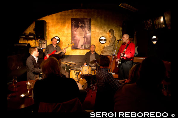 Jazz night at the Jazz & Blues Club U Maleho Glena with a performance of "Stan hen you bohemian man blues band". It has a large bar and restaurant for drinks and dinner, while the ground floor is the club music (Jazz & Blues Live entertainment 7 nights a week). Program of jazz concerts in Prague. Jazz clubs in Prague usually lie in the historic buildings in the center of Prague, jazz offer a totally unique atmosphere. You will be amazed by the quality of Czech jazz of jazz musicians and jazz bands.