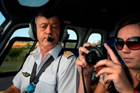 A bordo del helicóptero se puede fotografiar toda la isla, el Trou de Fer se nos muestra como el rincón más espectacular de toda la ínsula. La mejor compañía para un viaje en helicóptero es Helilagon. Vemos unas gigantescas cascadas que se estrellan en pozos profundos, rodeados de verdor por todas partes. Desde el suelo es simplemente un oasis de roca, agua y vegetación. De la misma forma que el K2 simboliza la escalada más importante a la que puede aspirar un alpinista de élite, el Trou de Fer es un barranco mítico, la máxima aspiración de los que descienden cañones.