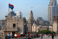 The Bund promenade, Shanghai, China. China Shanghai Tourist Shanghai Skyline viewed over the Huangpu river from the Bund. Bin Jiang Avenue, The Bund, Shanghai, China. The highlights of the Bund are undoubtedly the colonial-era buildings lining the west side of Zhongshan Dong Yi Lu, standouts of which include the former British Consulate, Customs House, former Hong Kong and Shanghai Bank, former Shanghai Club (now the Waldorf Astoria Hotel), and the Peace Hotel. For more details on these buildings, many of which have been skillfully restored, and a more complete walking guide to this gallery of European architecture.  Besides its landmark colonial architecture, however, the Bund has a few other small attractions.