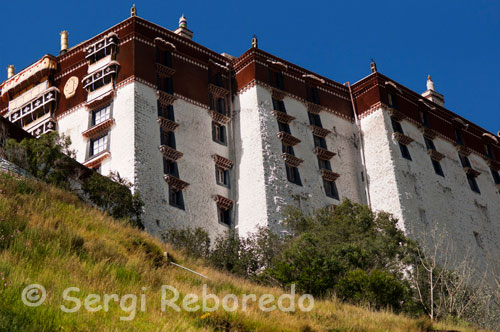 Palau del Potala. Lhasa. El 1961, el Palau Potala es va incloure entre les relíquies sota protecció estatal prioritària. El palau va ser restaurat el 1989 amb fons assignats pel Govern Central. Va ser declarat Patrimoni de la Humanitat per la UNESCO el 1994.
