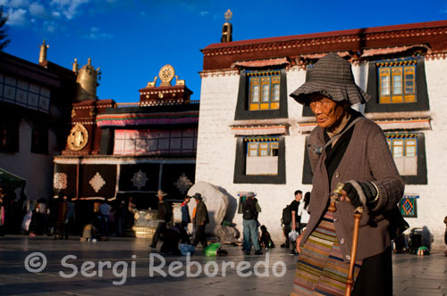 Elderly Pilgrim near the Jokhang temple. Lhasa. Located in the heart of the city and surrounded by Barkhor Street, the temple is a glorious shows the architecture of Lhasa with his culture.