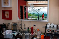 Coffee restaurant at Hacienda San Alberto. (Buenavista, Quindio). The rainfall is also a determining factor for coffee production in Colombia. Colombia's geographic location makes it subject to the influences of the Atlantic and Pacific oceans, the Amazon, the presence of valleys and the breathtaking diversity in coffee farms, there are different climates and microclimates mole that provide appropriate special conditions for coffee growing in terms of water availability, temperature, solar radiation and wind conditions. One factor that distinguishes Colombia is the passage of the Intertropical Confluence Zone (ITCZ), where trade winds converge in the northern and southern hemispheres. The double movement within this zone generates Colombian two rainy seasons in the year in the center of the country, of which the months of heaviest rains are April to May and October to November. The double run of the ITCZ for the coffee combined with the varied topography allow an adequate amount and distribution of rainfall throughout the year with enough water to complete the entire production cycle of the crop. The general trend in the Colombian Coffee Zone is to present wet and dry periods interspersed throughout the year, allowing fresh coffee harvest regularly.