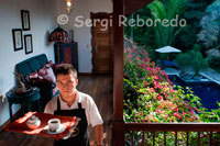 A waiter brings breakfast to the rooms at the Hacienda San Jose. Pereira. The Hacienda San Jose was built in 1888, is one of the oldest farms located around the city of Pereira, capital of Risaralda department, with over one hundred years of history that can be recognized both in the details of its construction and the particularity of its furniture. The walls of rammed earth on the first floor connecting visitors with houses typical of the era of colonization Caucana, and its strong Spanish influence, while building on the second floor adobe puts it in line with the architecture of colonization Antioquia. Hacienda San Jose facade. The surrounding countryside with its ancient Hacienda samanes, kapok trees and gourds invites visitors and guests to reconnect with nature through the area horseback riding, hiking nature trails in one of the largest reserves of Colombian bamboo, or to enjoy of fine weather. San Jose offers visitors and guests an extensive international menu, wine list of different houses and regional dishes that continue the tradition of the area.