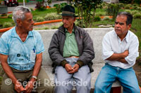 Three grandparents talk in the central square of the population of Filandia. Quindío. Finlandia is one of the prettiest towns of Quindio, called by many "Hill Illuminated" welcomes you and invites you to visit all the tourist stronghold, environmental, landscape, history and architecture with which account. Filandia and is considered a cultural and environmental heritage of Colombia, covering a diverse range of goods such as landscapes, historic sites and urban centers, with their ancestors past and present. It also reflects and expresses the long processes of cultural development and provides the essence of the various regional and national identities continue in the balance of who we are as we go through times when local cultures should be strengthened from the reflection, contextualizarnos so firmly in the contemporary world and defend, cherish, save and preserve our heritage, in this case, considered one of the biggest attractions of the municipality. Moreover, it is worth noting that Filandia has established itself as tourist spot visited by people who are in this town Quindiano a really beautiful place to enjoy, where its rich heritage is also the warmth of its people, beauty landscape, the architectural urban corners, platforms, balconies traditional color, texture, playgrounds, crafts, history, tradition ... and many other things that only after knowing them and appreciate their magnitude, can be displayed, value, protect and restore our pride and heritage for our children. Come then and know the place that keeps the charm of earlier times, visit Filandia in Quindio and fall in love with her, remember that Filandia is architecture, ecotourism, crafts, landscape, history and tradition ... and has beautiful places to visit and tourist attractions that you'll love.