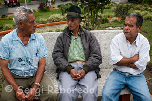 Three grandparents talk in the central square of the population of Filandia. Quindío. Finlandia is one of the prettiest towns of Quindio, called by many "Hill Illuminated" welcomes you and invites you to visit all the tourist stronghold, environmental, landscape, history and architecture with which account. Filandia and is considered a cultural and environmental heritage of Colombia, covering a diverse range of goods such as landscapes, historic sites and urban centers, with their ancestors past and present. It also reflects and expresses the long processes of cultural development and provides the essence of the various regional and national identities continue in the balance of who we are as we go through times when local cultures should be strengthened from the reflection, contextualizarnos so firmly in the contemporary world and defend, cherish, save and preserve our heritage, in this case, considered one of the biggest attractions of the municipality. Moreover, it is worth noting that Filandia has established itself as tourist spot visited by people who are in this town Quindiano a really beautiful place to enjoy, where its rich heritage is also the warmth of its people, beauty landscape, the architectural urban corners, platforms, balconies traditional color, texture, playgrounds, crafts, history, tradition ... and many other things that only after knowing them and appreciate their magnitude, can be displayed, value, protect and restore our pride and heritage for our children. Come then and know the place that keeps the charm of earlier times, visit Filandia in Quindio and fall in love with her, remember that Filandia is architecture, ecotourism, crafts, landscape, history and tradition ... and has beautiful places to visit and tourist attractions that you'll love.