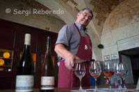 Tast de vins i formatges DOC amb el Senyor Roy a l'interior del Castell de Valençay