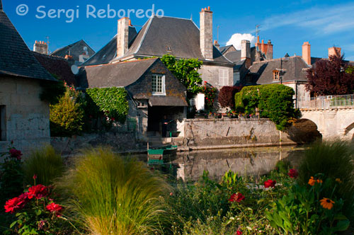 Bonic paratge al atarceder costat del riu en Azay li Rideau.