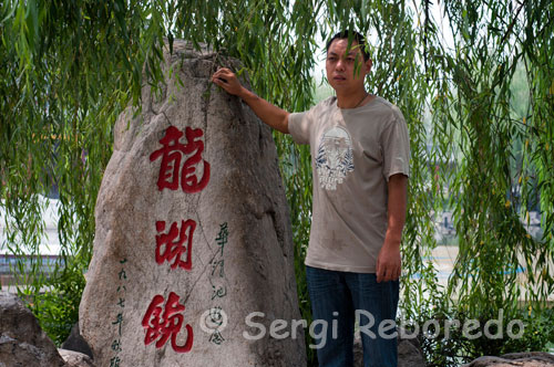 Huaqing SPA Legend has it that the temple is dedicated to Nuwa because it was she who created the human beings to transform clay figures of what we are today through the magical essence of encouragement.