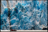 ALASKA: Anomenat el "gran terra" (i de cap tram d'un eufemisme), Alaska té 3 milions de llacs, un estimat de 100 mil glaceres (que cobreixen 5% de l'estat), les glaceres més actius que a la resta del món habitat, un del món marees més grans, més de 33.904 milles de costa, 3,2 milions d'hectàrees de terres State Park, i és 2,3 vegades la grandària de Texas (també conegut com un cinquè de la mida dels baixos 48 sadolla). Per no parlar que és la llar de 80% de tots els volcans actius en els EUA i la seva història recent inclou el tercer terratrèmol més poderós en el món va registrar la història-el 1964 "Divendres Sant Terratrèmol" amb una magnitud de 9.2.