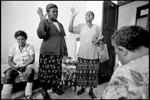 Residents of Dom Rodrigo shelters regularly receive the blessings of evangelists who pray for their souls, trying to boost their morale. Leprosy, the terrible illness that deforms the bodies of those who suffer and leads to their isolation and marginalization, has not yet been eradicated or disappear in 2005, despite the good intentions of the World Health Organization (WHO). This is the grim message that launched the experts at the World Congress of the International Leprosy Association in Salvador de Bahia (Brazil) the past five September.