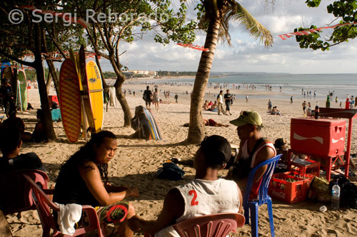 Kuta Beach has attracted many travelers from around the world either for leisure or business. Lies 30 minutes drive from the provincial capital of Bali and is within a short drive from Bali International Airport. No comparison for Kuta Beach. The beach stretches along 8 kilometers with golden sands, gently waves and provides a suitable place for sunbathing, swimming and surfing. Various tourist services are offers by local people such as full body massage, learning to surf, simple hair coloring and curling, to attractive tattoos body signs.