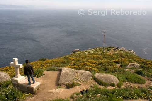 A cruceiro located on the back of the lighthouse Fisterra.