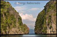 Navigating inside the Big Lagoon. Palawan.