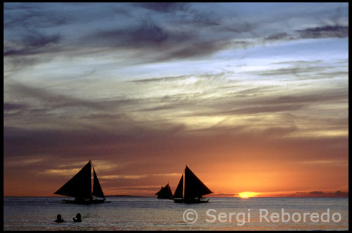 Yet El Nido has so many different treasures to offer beyond the obvious. Further activities available include cliff climbing, waterfalls, kayaking, cave exploration, windsurfing, plus you can also hire a motorbike and discover the surrounding north of Palawan. The dry season is from around November to May with temperatures above 30 degrees centigrade and rain is rare. The most popular tourist times in El Nido are Christmas and Easter. With the Philippines being 95% Catholic the celebration of these two events in the Catholic calendar bring out another side to El Nido. Especially in Easter where there is a week long festival including town parades and markets.