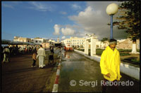 The Berbers, and buildings. The Berbers make up 40% of the population of Morocco. Their language is Berber, a branch of the Afro-Asiatic language family and comprises 300 dialects closely related. This is mainly a spoken language since it is rarely used to write.