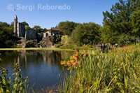 Central Park. Belvedere Castle. This castle of stone, with tower included, was built in 1869 and used by the City of New York Meteorological Observatory. It is open to the public and from the highest terrace, called Vista Rock has one of the best views of the park. Nearby to the northwest is the Delacorte Theater, an outdoor theater where it is celebrated in summer Shakespeare in the Park.