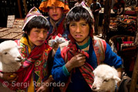 Children dressed in traditional costume in Pisac Sunday market day. Pisac. Sacred Valley. TRADITIONAL PERUVIANS