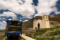 In half of the journey the train makes a stop at a place called La Raya, which coincides with the highest point of the track, 4313 meters. The Andean Explorer train Orient Express runs between Cuzco and Puno.
