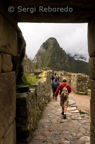 This famous citadel combines the visual and spiritual force of magnificent natural scenery with the natural diversity of a historic sanctuary, recognised as a Cultural and Natural Patrimony of the World. Machu Picchu is a sacred city or sanctuary because only the Inca and his noblemen, priests, priestesses and chosen women (Akllas) had free access to its premises. The ruins are situated on the eastern slope of Machu Picchu in two separate areas - agricultural and urban. The latter includes the civil sector (dwellings, canalisations) and the sacred sector (temples, mausoleums, squares, royal houses).
