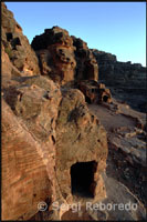 Petra es va fundar al voltant del segle VI aC, per àrabs nabateus, una tribu nòmada que es va assentar a la zona i va els principis d'un imperi comercial que arribava fins a Síria.