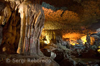 Cueva de Hang Sung Sot. Bahía de Halong.