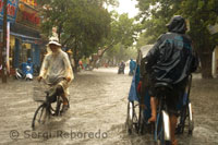 Lluvias monzónicas en la ciudad de Hué.